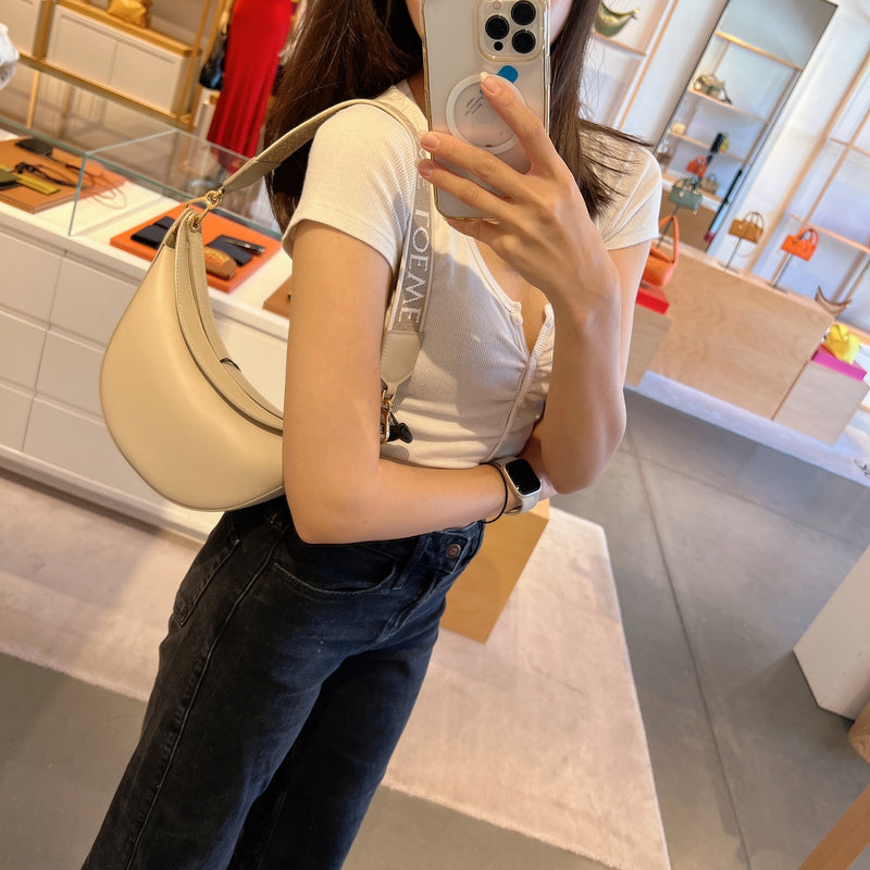 Loewe Luna 肩背包