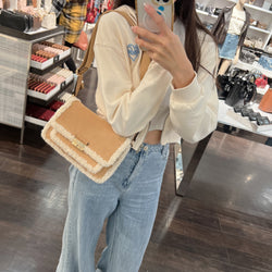 Michael Kors 毛毛郵差包