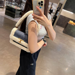 Tods 毛毛牛仔包