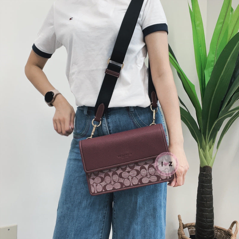 Coach Turner Flap Crossbody In Signature Chambray CH828 老花郵差包