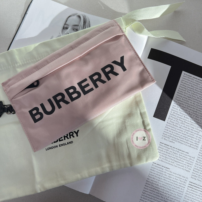 Burberry 粉嫩手拿包