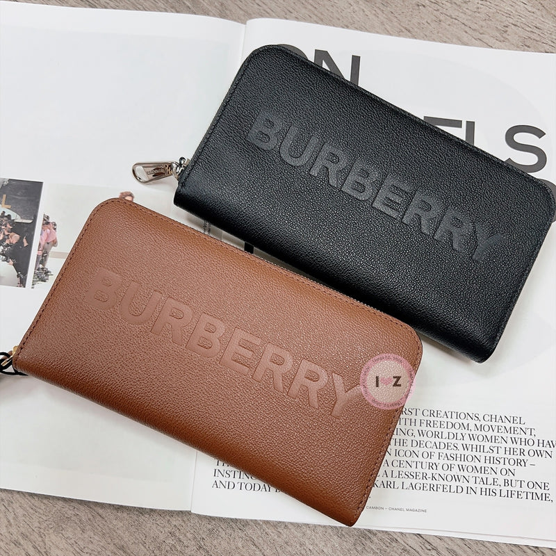 Burberry 壓紋拉鍊長夾