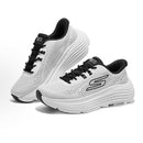 ^SkechersMAX瞬穿科技厚底雲朵跑鞋ZG2184