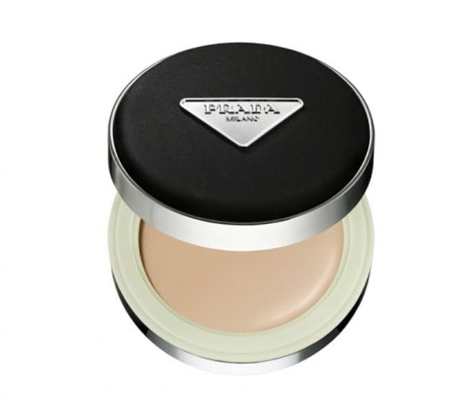 ^Prada霧光氣墊粉餅YK2090
